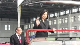 總統蔡英文主持「空軍P-3C成軍暨S-2T除役典禮」。 圖／記者林敬旻攝