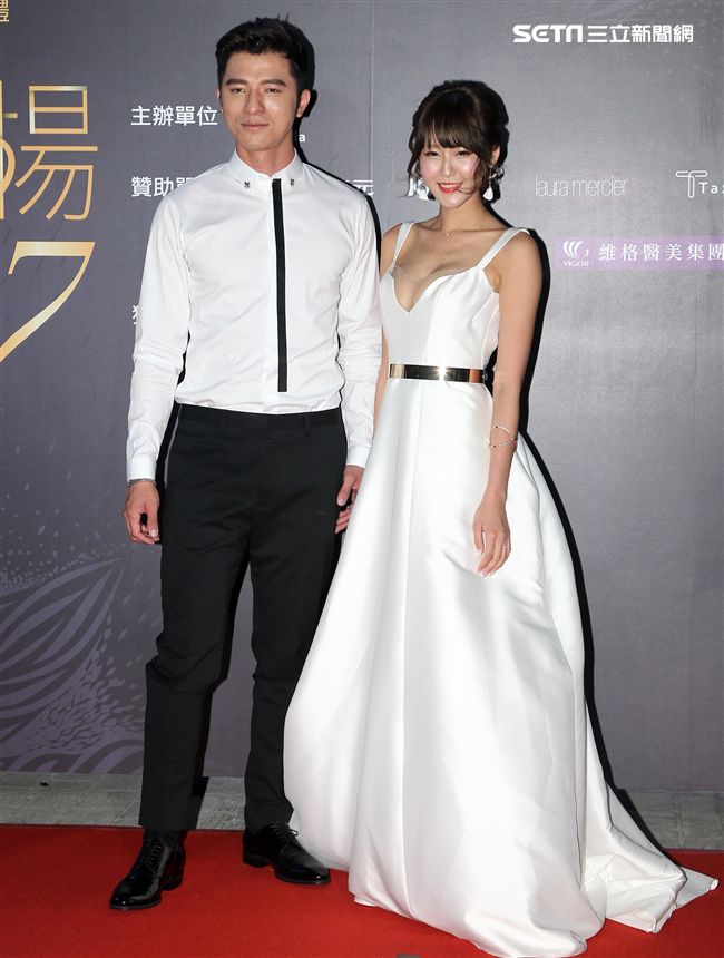 第二屆金羽獎星光大道小凱老師、17人氣主播小雪。（記者邱榮吉/攝影）