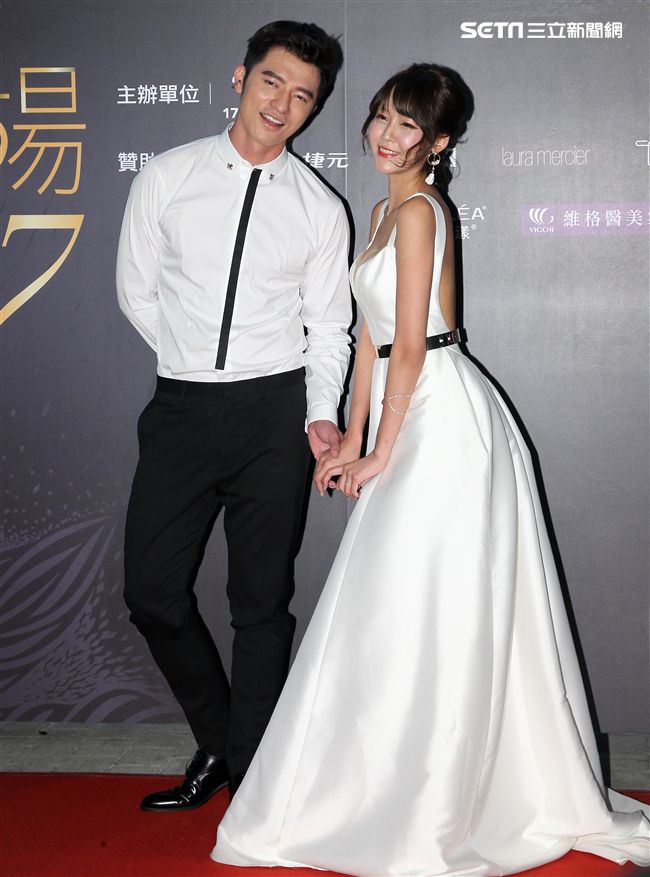 第二屆金羽獎星光大道小凱老師、17人氣主播小雪。（記者邱榮吉/攝影）