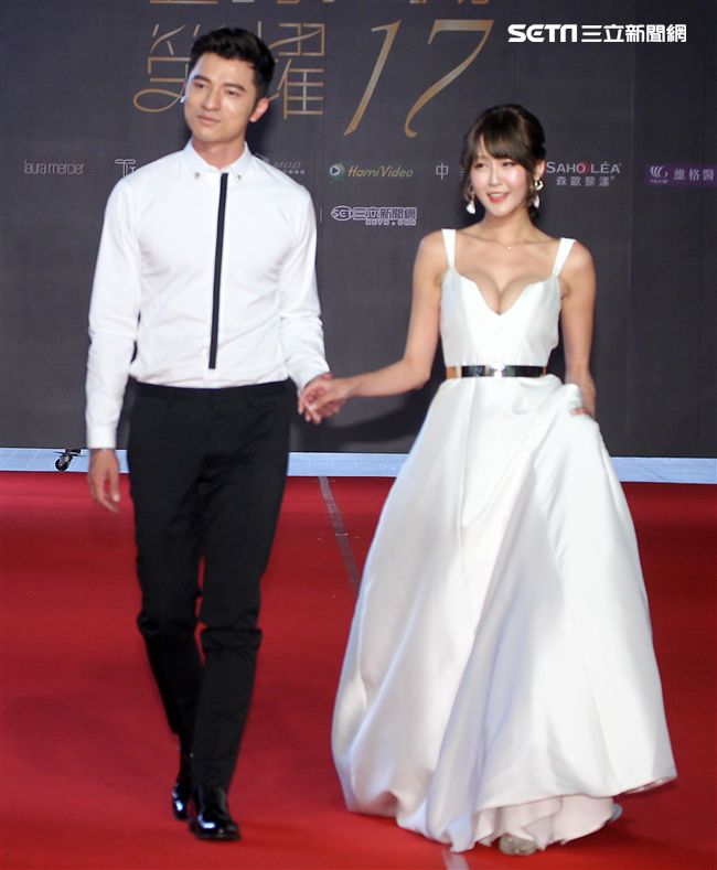 第二屆金羽獎星光大道小凱老師、17人氣主播小雪。（記者邱榮吉/攝影）