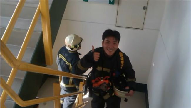 績優消防員癌逝　上百同事含淚送行