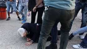 希臘,Alexis Tsipras,Thessaloniki,Yiannis Boutaris,毆打,市長, 圖／翻攝自推特　https://goo.gl/bMvUXQ