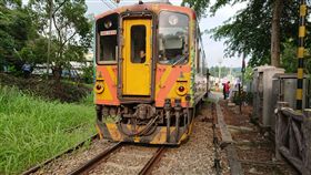 台鐵集集線區間車擦撞小客車　列車誤點影響405旅客