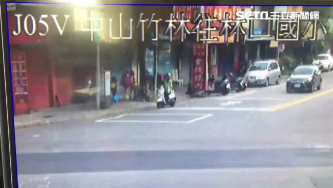 看到小孩就凍未條　男掏鳥搓揉嚇學童