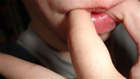 法國將立法　對女性吹口哨開罰2萬6
法國,吹口哨,性暗示,性騷擾,美女,馬克宏,性別平等部
https://flic.kr/p/29v6zv
（圖／攝影者Myrmi, Flickr CC License）