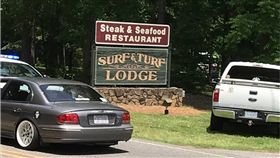 假借帶家人吃飯…狠父開車「高速撞進餐廳」撞死2親人　圖／翻攝自推特