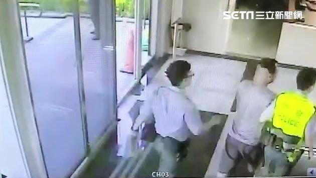 美籍色男性騷挨告　出庭再調戲女法警