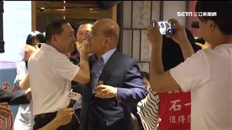 回拍蘇肩6下較勁？侯：惦惦不禮貌