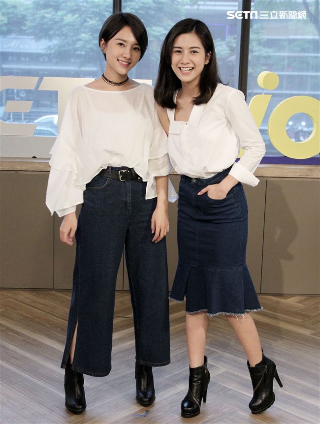 雙人美聲團體「晨悠」接受三立新聞網專訪。（記者邱榮吉/攝影）