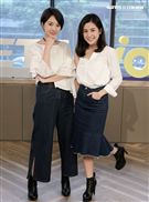 雙人美聲團體「晨悠」接受三立新聞網專訪。（記者邱榮吉/攝影）