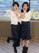 雙人美聲團體「晨悠」接受三立新聞網專訪。（記者邱榮吉/攝影）