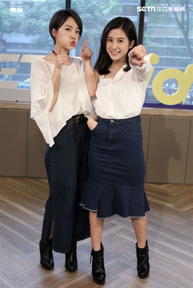 雙人美聲團體「晨悠」接受三立新聞網專訪。（記者邱榮吉/攝影）