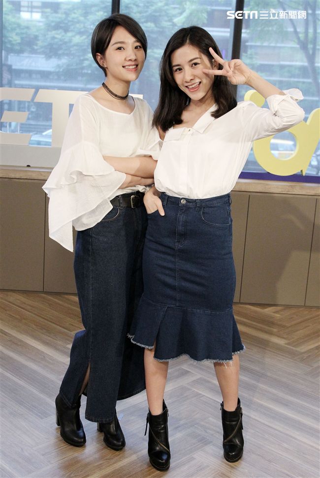 雙人美聲團體「晨悠」接受三立新聞網專訪。（記者邱榮吉/攝影）