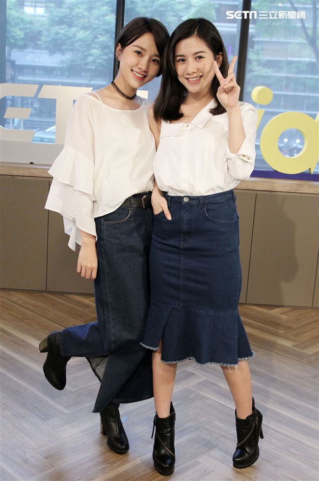 雙人美聲團體「晨悠」接受三立新聞網專訪。（記者邱榮吉/攝影）