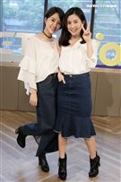 雙人美聲團體「晨悠」接受三立新聞網專訪。（記者邱榮吉/攝影）