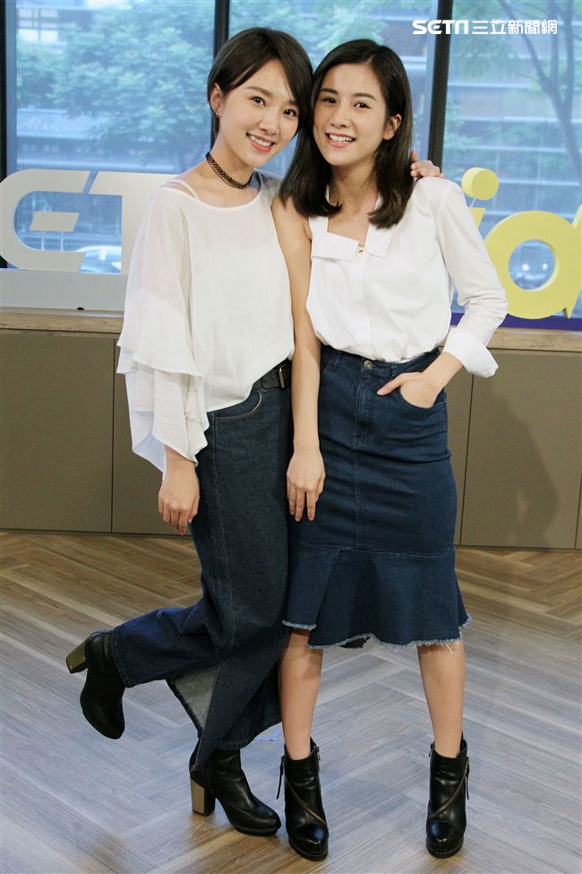 雙人美聲團體「晨悠」接受三立新聞網專訪。（記者邱榮吉/攝影）