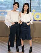 雙人美聲團體「晨悠」接受三立新聞網專訪。（記者邱榮吉/攝影）