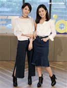 雙人美聲團體「晨悠」接受三立新聞網專訪。（記者邱榮吉/攝影）