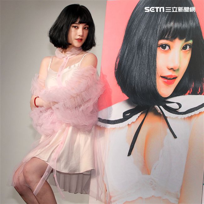 李優URIKO首本寫真相冊、單曲發行。（記者邱榮吉/攝影）