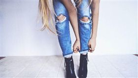 破洞牛仔褲、破褲、破洞、長褲、牛仔褲／Pixabay