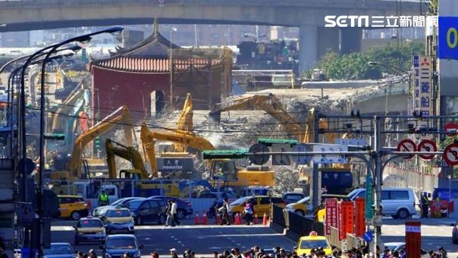 柯P6天拆忠孝橋　竟爆「圖利廠商」