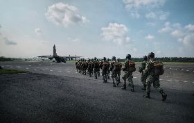 航特部人員準備登機（2）