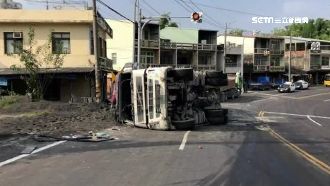 砂石車甩尾險撞民宅　駕駛噴飛車外