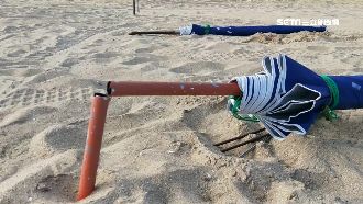 2男疑暗夜搞鬼　缺德折斷30支陽傘