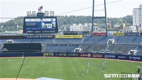 南韓NC恐龍昌原市馬山棒球場，王維中。 （圖／記者林敬旻攝）