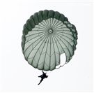 看朵朵的白雲飄盪在美麗的天空。（記者邱榮吉/屏東拍攝）