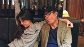 檢場、女兒香奈兒。(翻攝臉書)