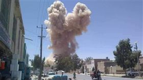 阿富汗貨車炸彈爆炸，已知16死38傷。（圖／翻攝Twitter）