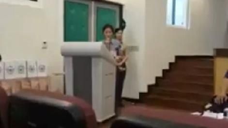 萌女警演講脫口莫忘中出　學弟妹嚇傻