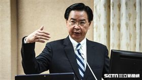 外交部長吳釗燮出席國防及外交委員會備詢。 （圖／記者林敬旻攝）