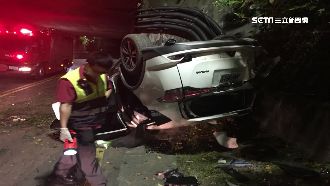 駕駛人呢？休旅車翻落國道　駕駛消失