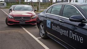 「Intelligent Drive 前進･未來 巡迴體驗」中將模擬突發狀況。（圖／Mercedes-Benz提供）