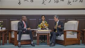 副總統陳建仁今（23）日上午接見聖克里斯多福及尼維斯副總理李察斯（Shawn Richards）。（圖／總統府提供）