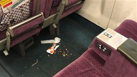 網友搭高鐵商務艙，遇上辣媽帶小孩把環境弄超髒。（圖／翻攝爆料公社）