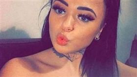 ▲18歲的澤娜愛德華茲對一名黑人醫生進行種族主義言論引爭議。(圖／翻攝自HabariCloud臉書)