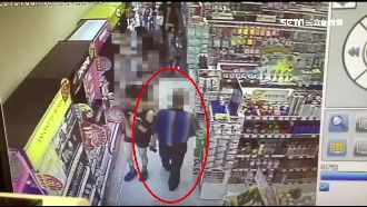 百貨驚現色阿伯　鎖定短褲女小指摳臀