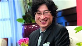 東山彰良因處理魔幻題材，陰錯陽差地選了故鄉台灣當小說背景。渡邊淳一文學獎,王震緒（圖／總統府提供）