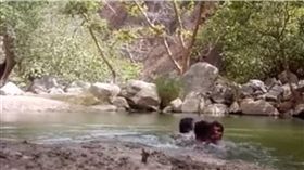 影／3男開心玩水自拍　卻意外錄下溺死過程　圖／翻攝自youtube