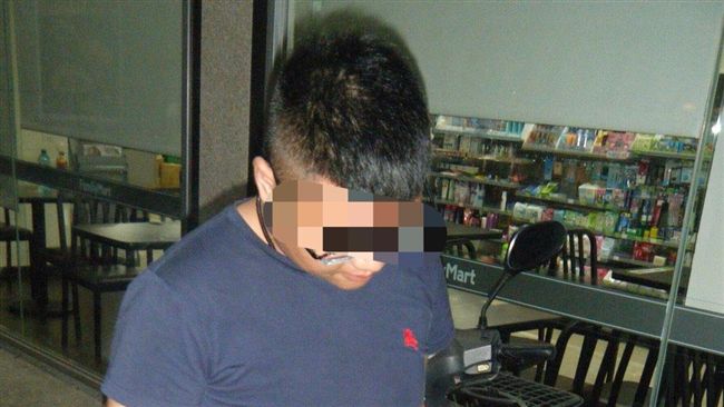 口袋藏毒露餡　淡定哥竟回：按ㄋㄟ喔