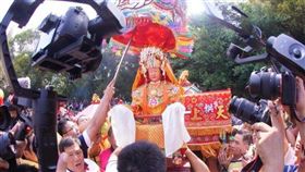 白沙屯媽祖露臉了！民眾搶看媽祖換轎
白沙屯,拱天宮,媽祖婆,回宮,換轎,香丁腳,吃飯擔
白沙屯媽祖婆網站