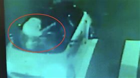 老婦人,駕駛,肇事,頭卡擋風玻璃,拖行,警察,監視器,新竹