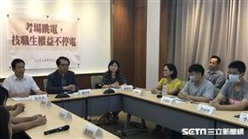 陳學聖記者會,四技二轉統測跳電。(圖／記者李英婷攝)

