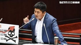 國民黨立委顏寬恒質詢。 圖／記者林敬旻攝