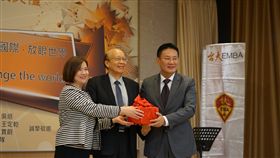 台大EMBA校友會　誓言改變世界！
業配
台灣大學,EMBA,吳垣,賈蔚,國際領袖基金會,菁英,結盟