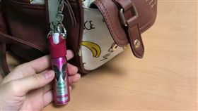 １６：９
帶防狼噴霧劑玩香港迪士尼　台女遭港警逮捕拘留7小時
圖／翻攝自爆怨公社臉書