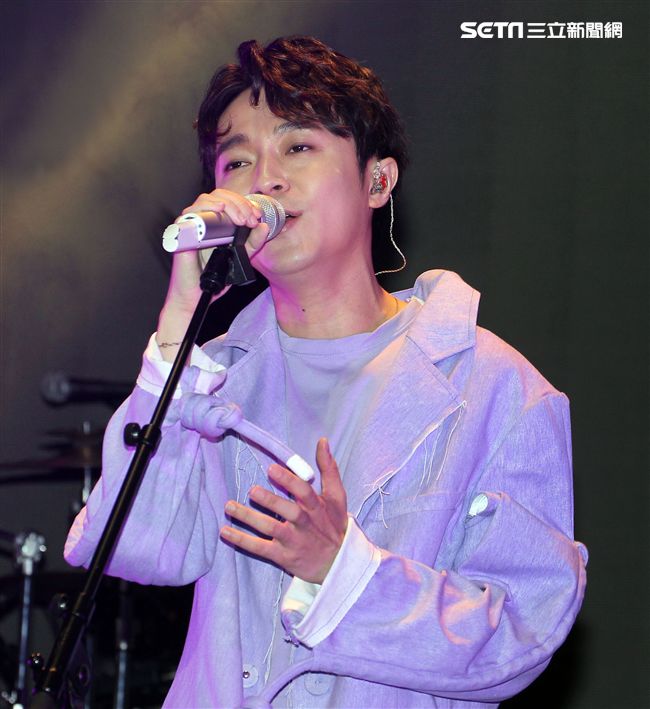 青峰最新單曲「你要出來了嗎」終於要出場，並為「春浪」彩排。（記者邱榮吉/攝影）